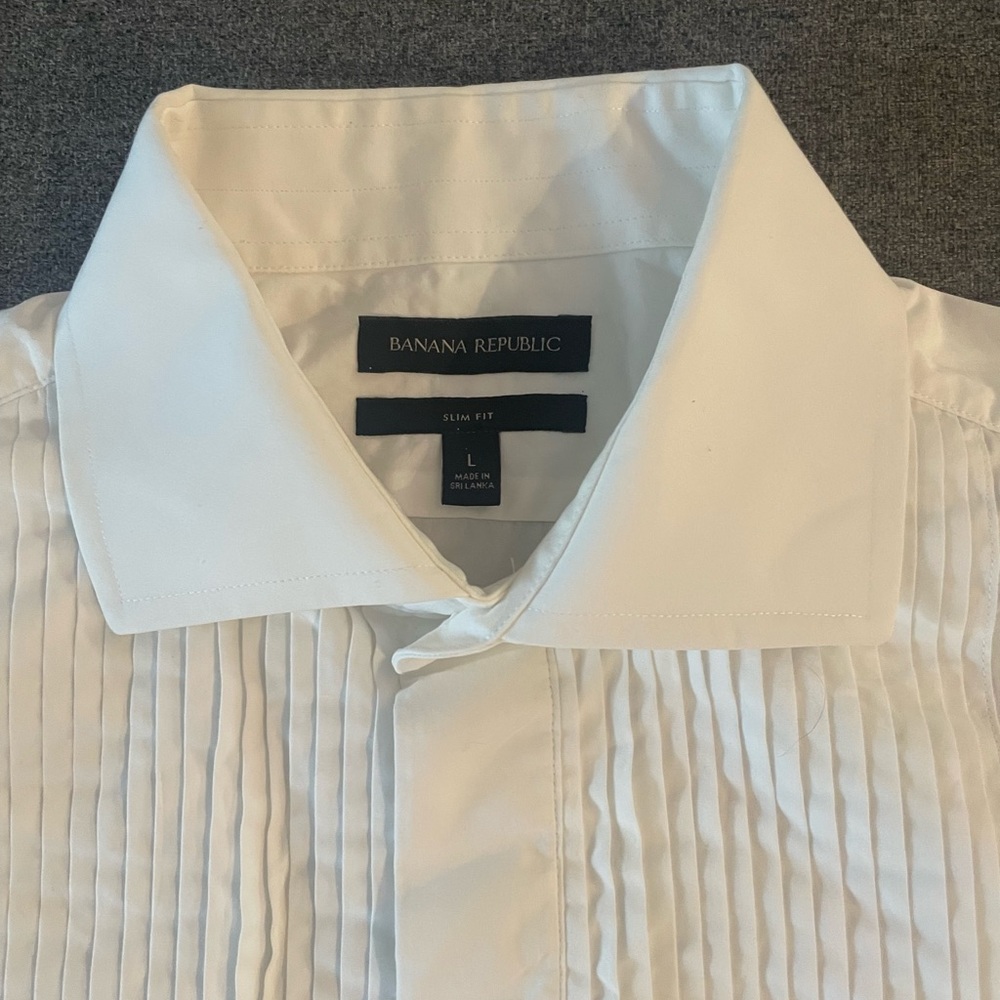 Banana Republic tuxedo shirt Size L slim fit no-show buttons